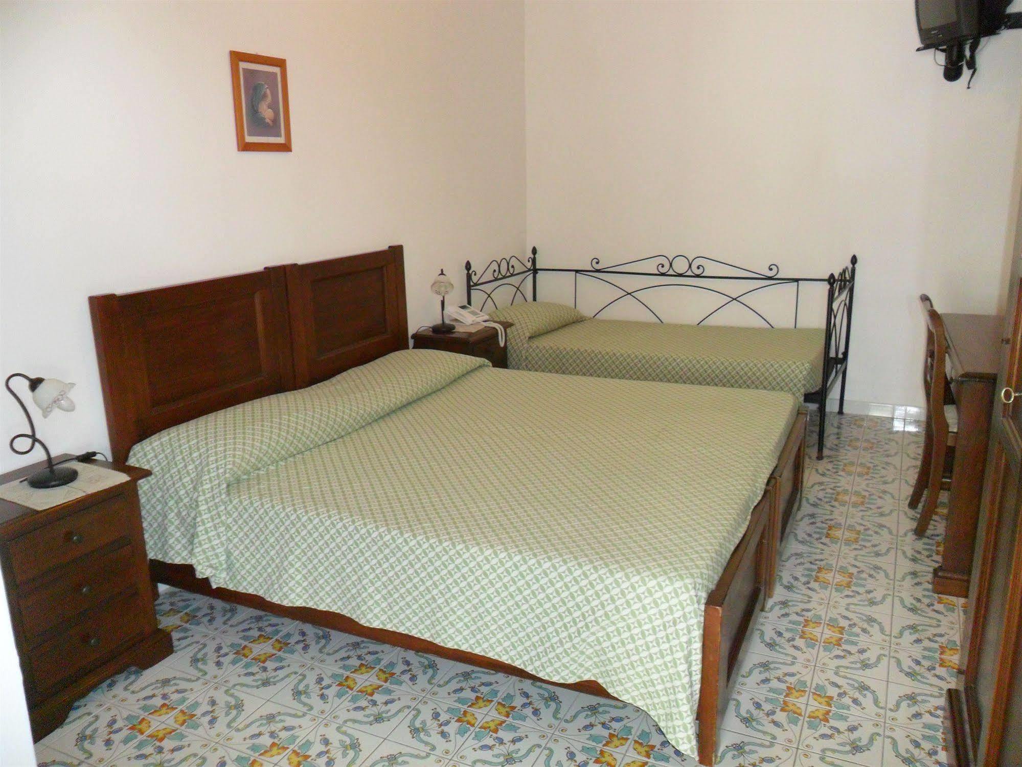 Hotel Villaggio Stromboli - Isola Di Стромболі Екстер'єр фото
