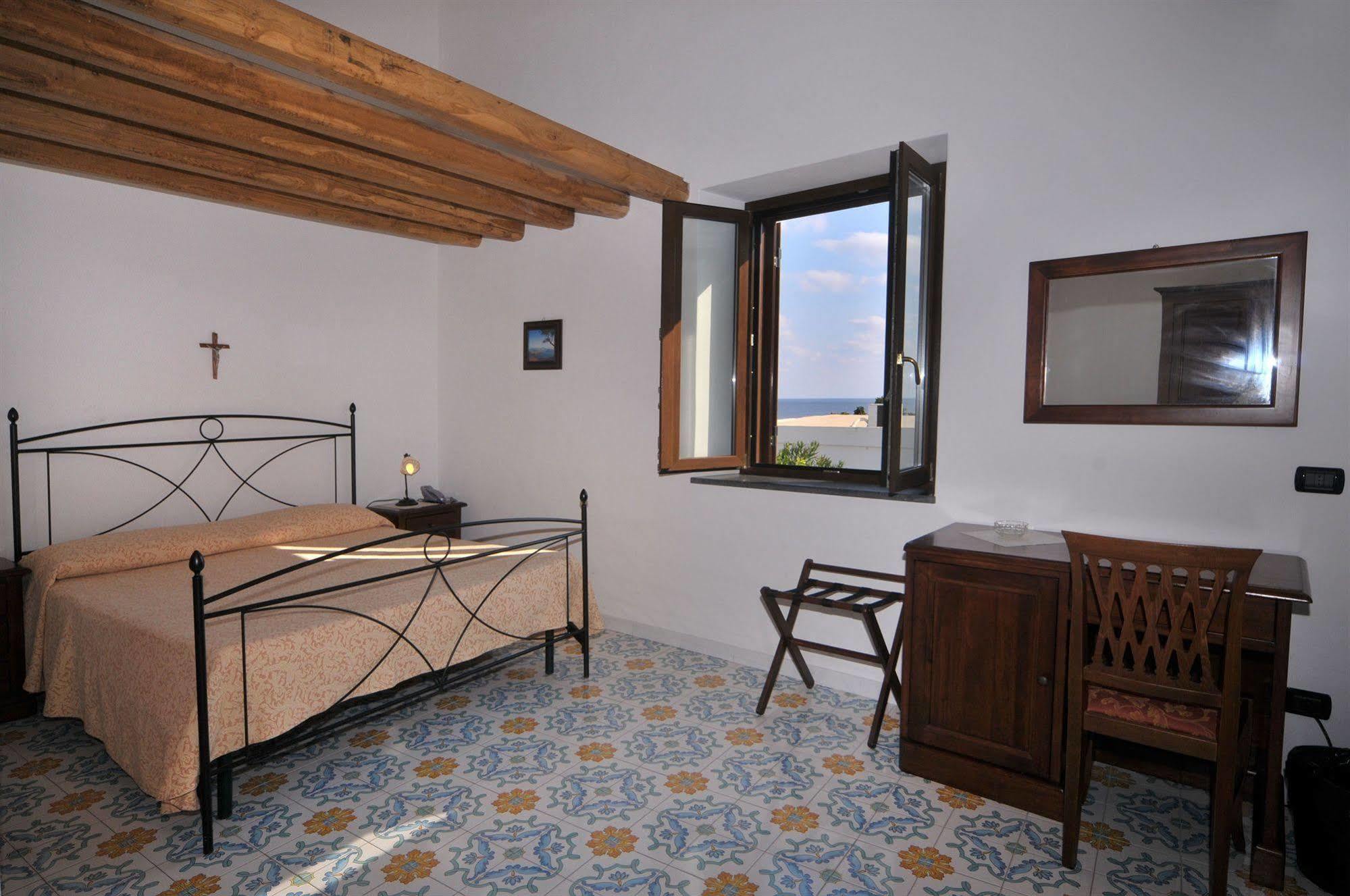 Hotel Villaggio Stromboli - Isola Di Стромболі Екстер'єр фото